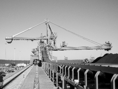 我国港口运输生产: 下半年预计增速略微放缓·